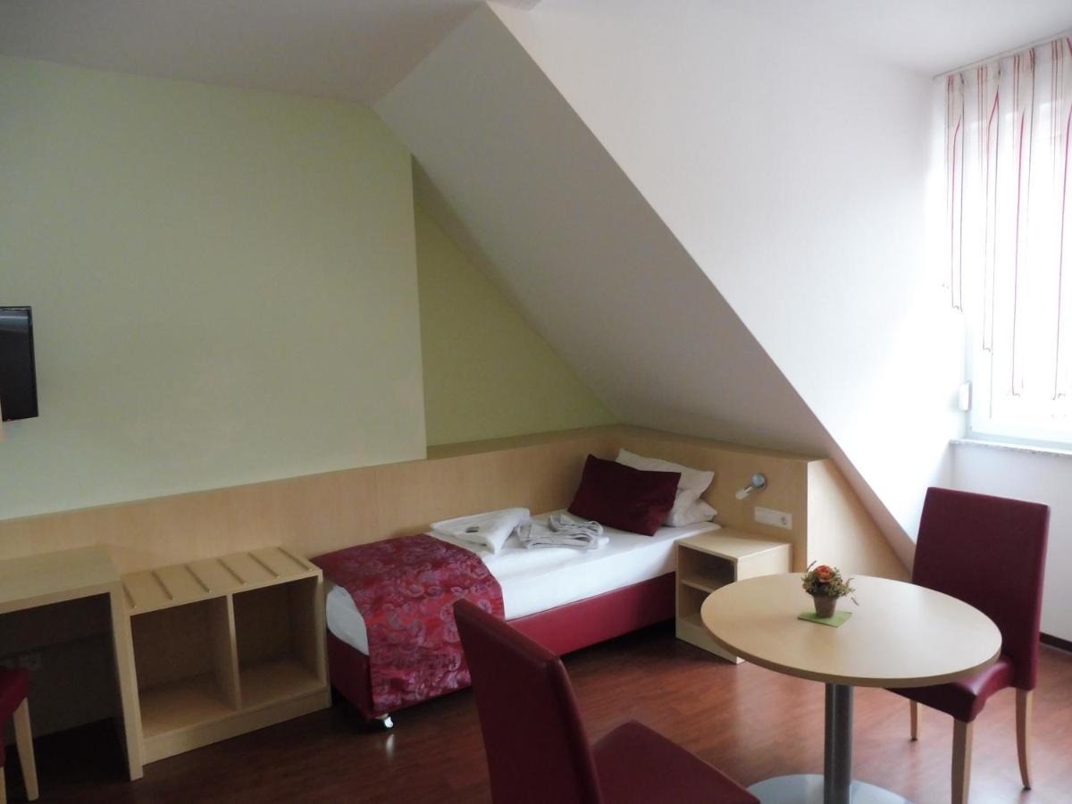 Hotel Gasthof Zum Engel - Gaestehaus Künzelsau Exteriör bild